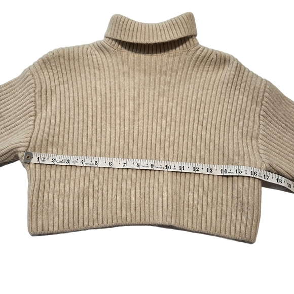 Cream Ribbed Turtleneck Crop Sweater - Never Worn - Picture 8 of 9